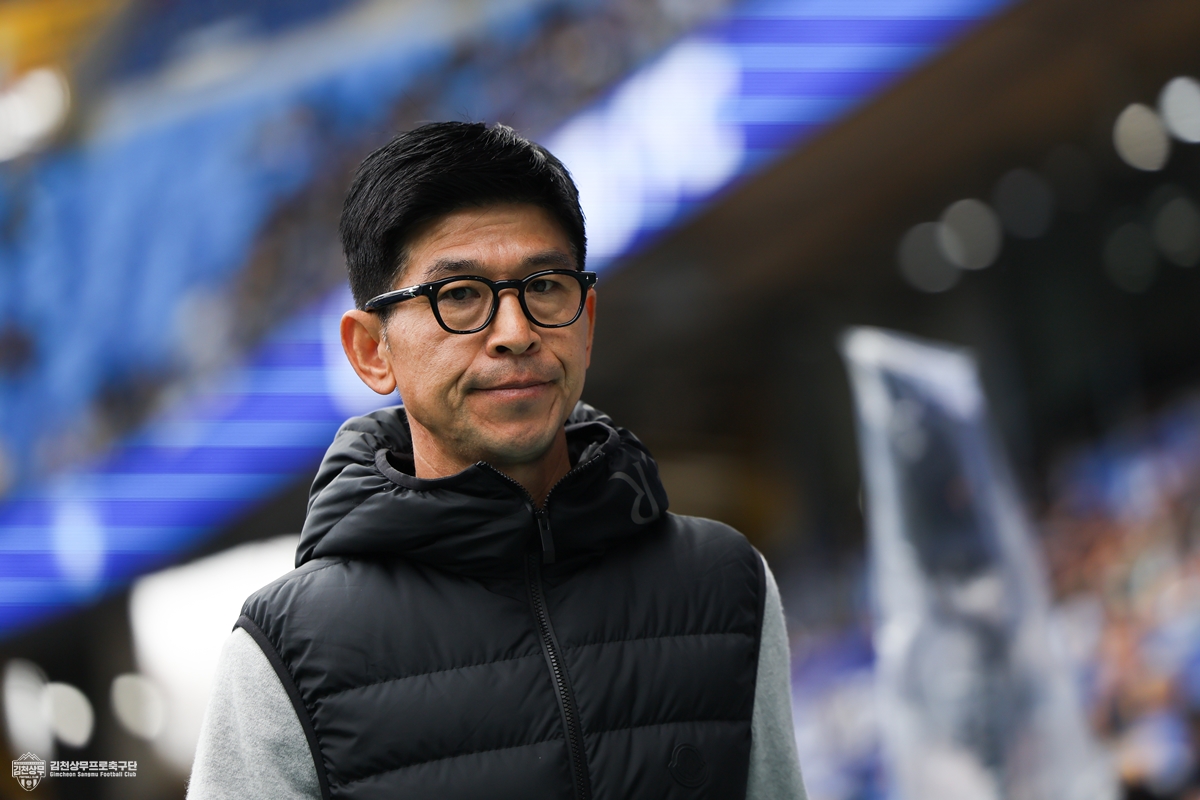 (사진2) 3월 22일 울산 원정경기에 나선 김천상무 주승진 감독.jpg